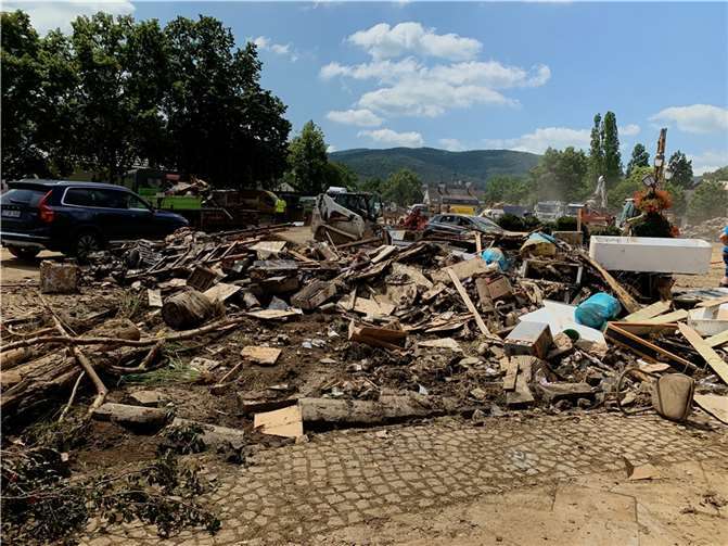 Ahrweiler am Mittag  nach der Flut. Foto: ROB