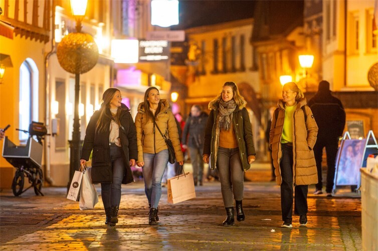 Ahrweiler lädt am 5. November wieder zum Shopping-Genuss-Abend ein.