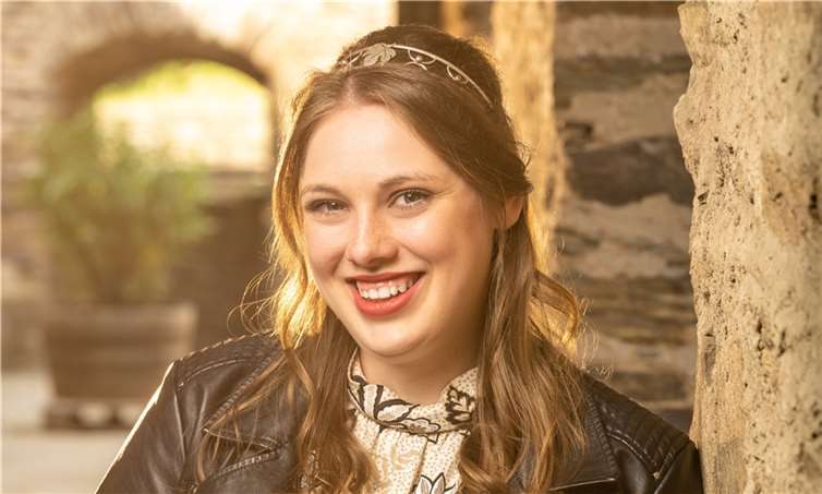 Ahrweinprinzessin Merle Kurth tritt am kommenden Samstag beim Vorentscheid zur Wahl der Deutschen Weinkönigin an.  Foto: Dominik Ketz