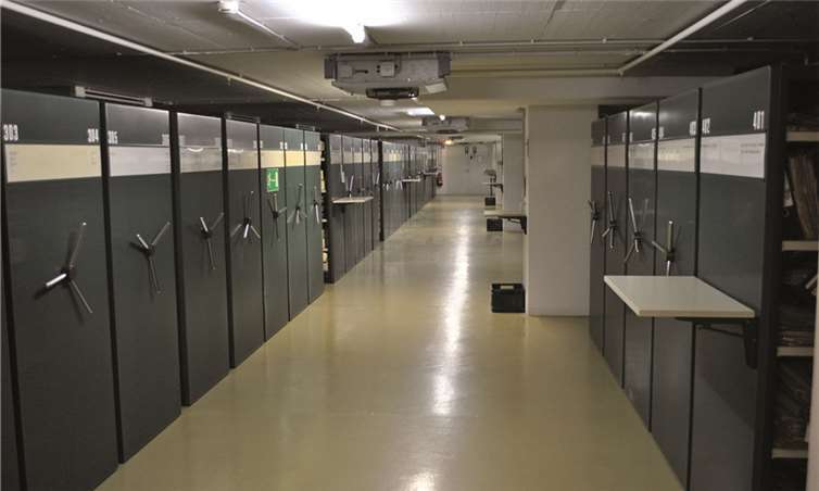 Aktenablage im Bundesarchiv, Koblenz, das auch unzählige „Verschlusssachen“ beherbergt, die für eine öffentliche Bearbeitung nicht zur Verfügung stehen.: www.bunker-doku.de