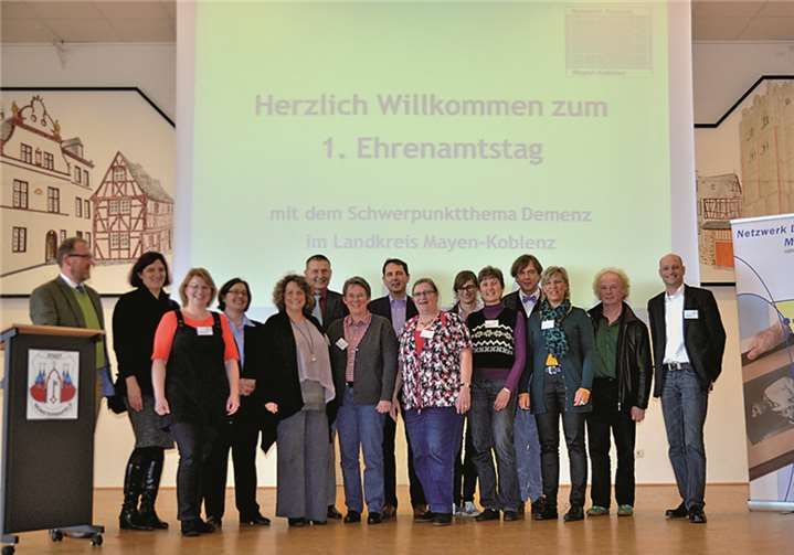 Akteure und Organisatoren des Ehrenamtstages (v.l.) Robert Müller, Dr. Verena Wetzstein, Katrin Urbanek, Susanne Gries, Martina Beyrowski-Krause, Axel Holz, Martina Pickhardt, Wolfgang Bons, Ulrike Flick, Andrea Frevel, Sabine Kraft, Franz-Josef Euteneuer, Ellen Schäfer, Thomas Borggrefe, Olaf Spohr. Barbara Bartz