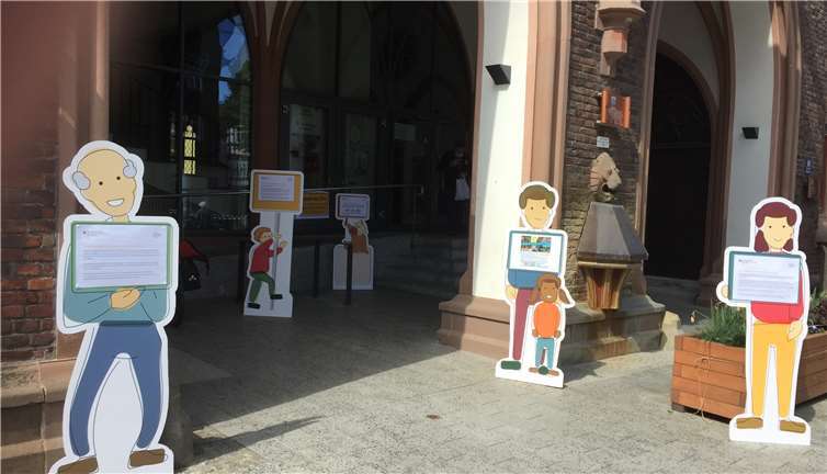 Aktionstag mit Freiluftausstellung vor dem Montabaurer Rathaus. Foto: Pressestelle WW-Kreis