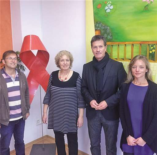 Aktiv gegen die Immunschwächekrankheit: (v.l.): Gerhard Wermter und Ingrid Egner-Gentsch von der AIDS-Hilfe Koblenz, Detlev Pilger (SPD) und Vereinsleiterin Hanna Jones. privat