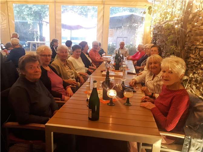 Aktiv und gesellig: Bewegungsangebot für ältere Menschen in Kobern-Gondorf erfreute die Teilnehmer. Foto: Mechthild Probstfeld