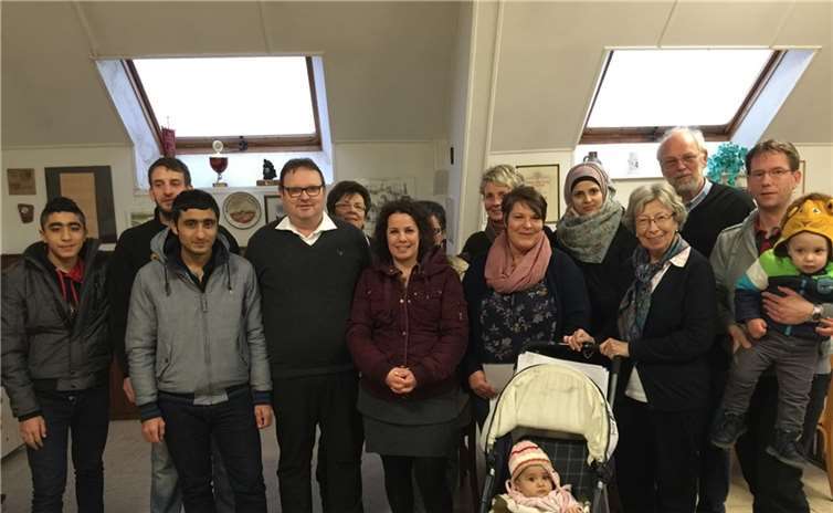 Aktive Hilfe in Brohl-Lützing für Flüchtlinge: Ortsbürgermeister Michael Schäfer traf sich mit den aktiven Helfern aus beiden Ortsteilen im Rahmen der wöchentlichen Deutsch-Nachhilfe im Lützinger Pfarrheim.privat