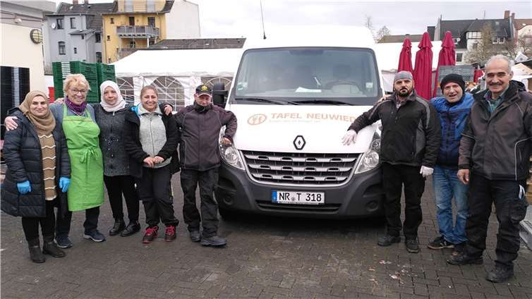 Aktive bei der Neuwieder Tafel  Foto: Josef Freise