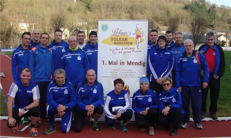 Aktive der LG vor zweiten Winterlauf in Mayen.privat