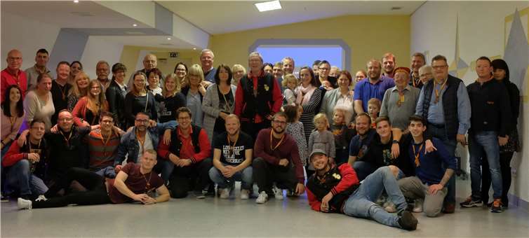 Aktive und ehemalige Tanzbrüder feierten mit ihren Familien bis früh morgens.Foto: privat