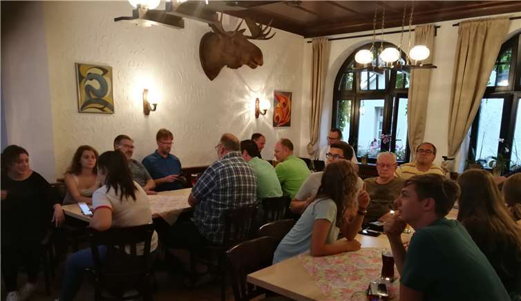 Aktivenversammlung unterm Elch.Foto: privat