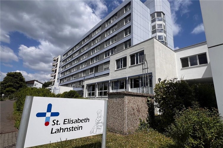 Aktuell laufen mehrere Bauprojekte, darunter die Umsetzung eines Außenbereichs für die geschützte Station und die Planung einer Station für gerontopsychiatrische Patienten.
