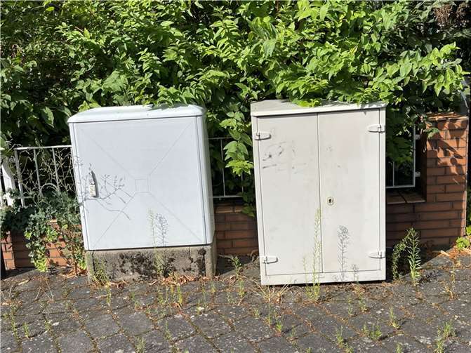 Aktuell sehen die Stromkästen noch sehr trostlos aus.  Foto: Ortsgemeinde Urmitz/Norbert Bahl