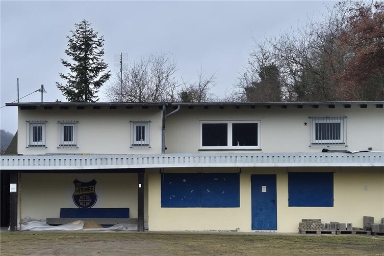 Aktuelle Außenansicht „ehemaliges Sportlerheim“ mit Rohbau für zusätzliche Außentoilette