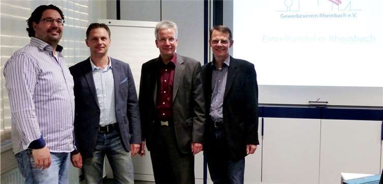 Aktuelle Fragen diskutierte der geschäftsführende Vorstand, Oliver Wolf, Thomas Arentz, Bernd Weber und Gerhard Brandt, mit den Mitgliedern.WM