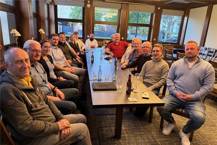 Aktuelle Informationen zu geplanten Baumaßnahmen gaben Dipl.-Ing. Rainer Schmitz und Architektin Eva-Maria Kern beim Stammtisch der CDU Andernach