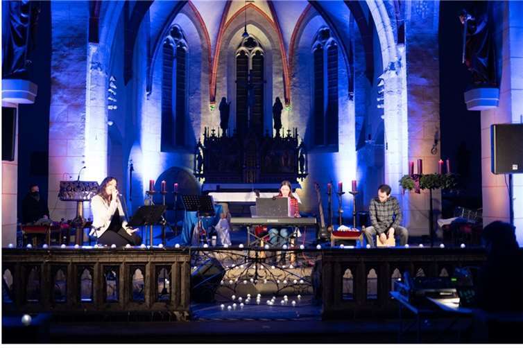 Akustik-Live-Musik, inspirierende Gedanken zur Adventszeit und eine besinnliche Atmosphäre bieten Raum zum Wohlfühlen, Entschleunigen und zum eigenen Gebet.Foto: privat