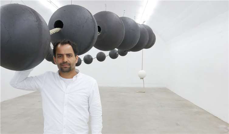 Alaa Aldin Nabhan aus Höhr-Grenzhausen sprichtmit BLICK aktuell über sein Werk.