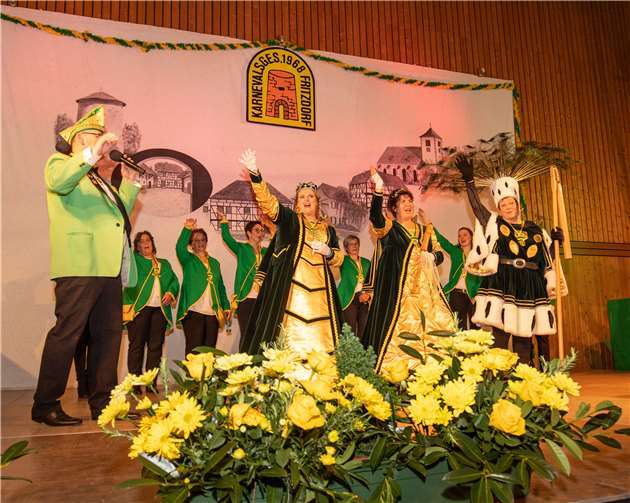 Alaaf für Jungfrau Heike II. (v.l.), Prinzessin Kerry I. und Bäuerin Lisa I..