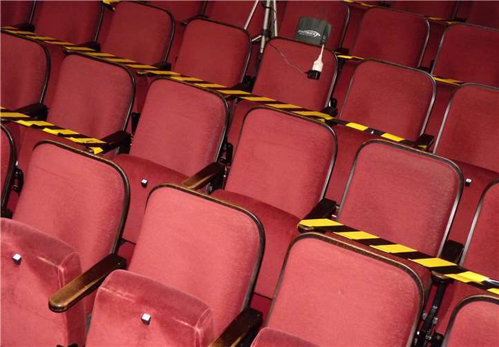 ...und nun noch der komplette Lockdown Alarmstufe rot, wenn nicht dunkelrot im „kleinen theater“.Fotos: BV