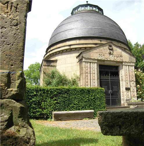 Albert Mertés und seine jung verstorbene Tochter Mimi ruhen im Mertés-Mausoleum in Bad Breisig.Anton Simons/AW-Wiki