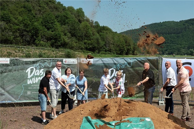 Albert Tautges, Dieter Hoffmann, Simone Hoffmann, Susanne Hoss, Jan Hoffmann, Emil Alhf, Dieter Sesterheim, Jürgen Schwarzmann, Dominik Gieler.
