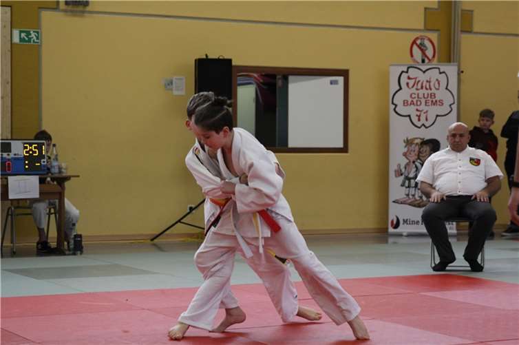Drei Podestplätze für Urmitzer Nachwuchs-Judoka bei Rheinlandturnier Alex Ackermann beim Wurfansatz.