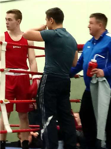 Alex Dergunov mit seinen Trainern Serge Wunder und Michael Hoffmann (v. li.)Foto: privat