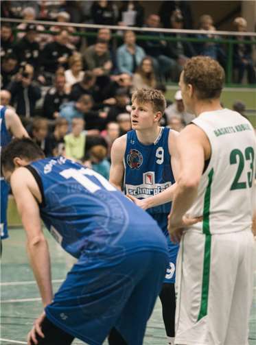Alexander Zilles wurde der Korbkönig Alex Zilles glänzte am Wochenende gleich in zwei Teams und kam hier zu insgesamt 37 Punkten. Foto: Alex Dauns