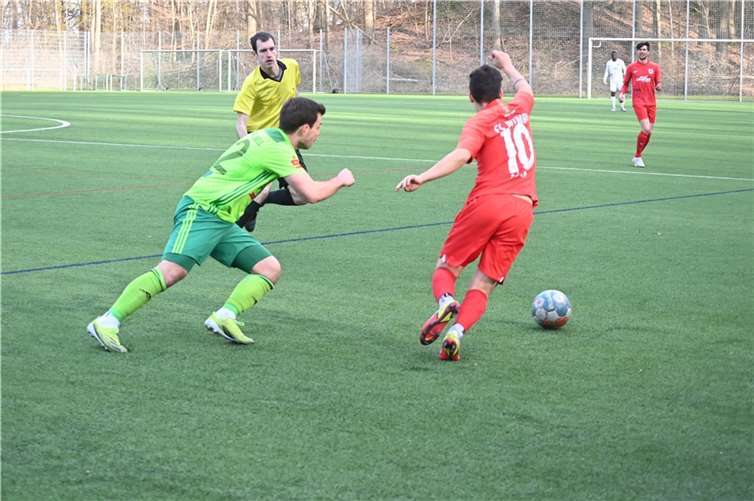 Alexander Court (links) hatte in Morbach sogar den Anschlusstreffer auf dem Fuß.  Foto: SK