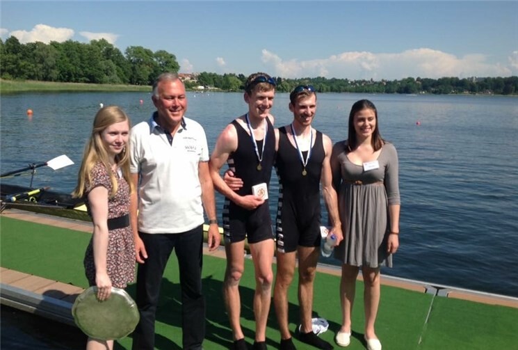 Alexander Diedrich und sein Münsteraner Partner Felix Brummel (2.u.3.v.r.) wurden ihrer Favoritenrolle im Leichtgewichts-Zweier gerecht. Überlegen gewannen sie.privat