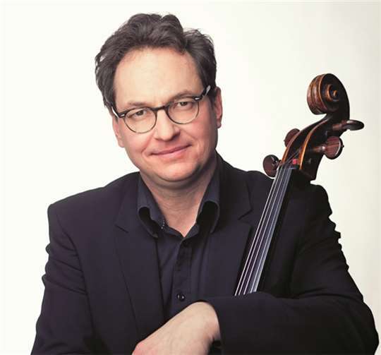 Alexander Hülshoof, künstlerischer Leiter der Villa Musica, wird ebenfalls am 3. Oktober sein Können unter Beweis stellen. Privat