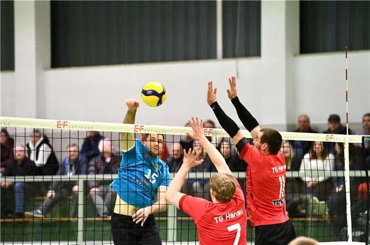 Alexander Krippes mit einem erfolgreichen Angriff gegen die TG Hanau.