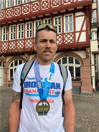 Alexander Rausch nach einem anstrengenden Triathlon in Frankfurt. Foto: LG Laacher See