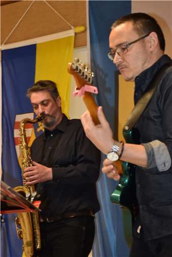 Alexander Reffgen (li.) und Iwo Ivanow von der Musikschule Klangwerk lockerten die Feier auf.