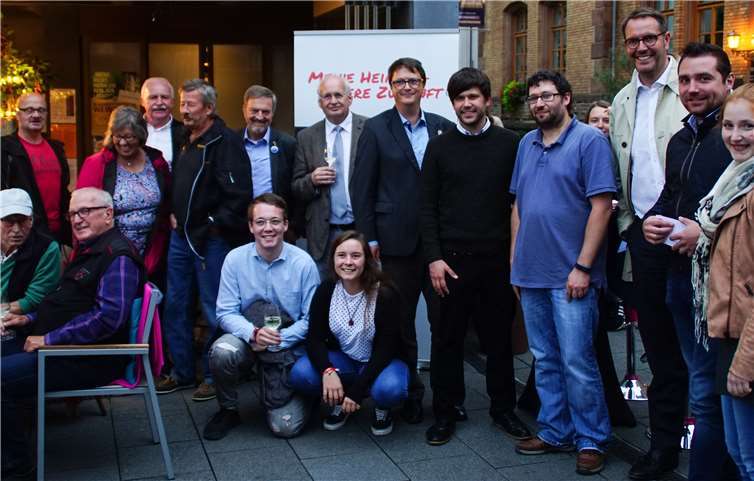 Alexander Schweitzer und Benedikt Oster in geselliger Runde. Privat