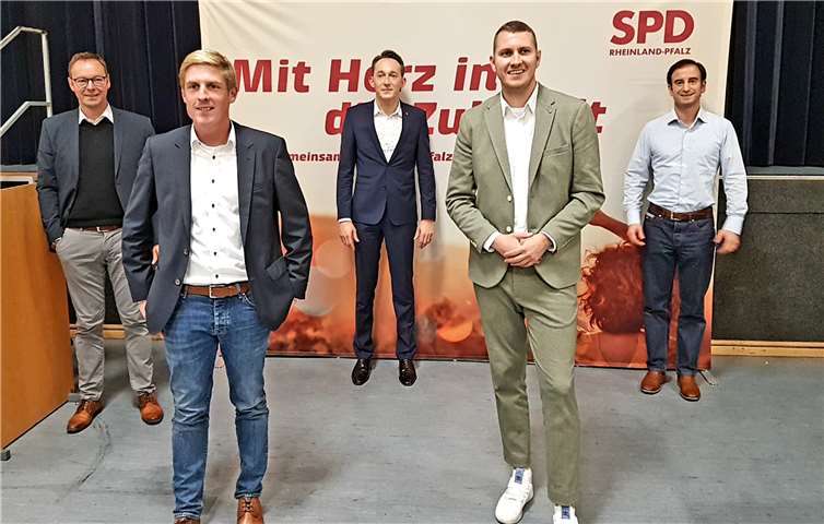 Alexander Wilhelm (v.li.n.re.), Christoph Schmitt, Marc Ruland, Benjamin Kastner und Marcel Hürter bei der Versammlung in Niederzissen. Foto: privat