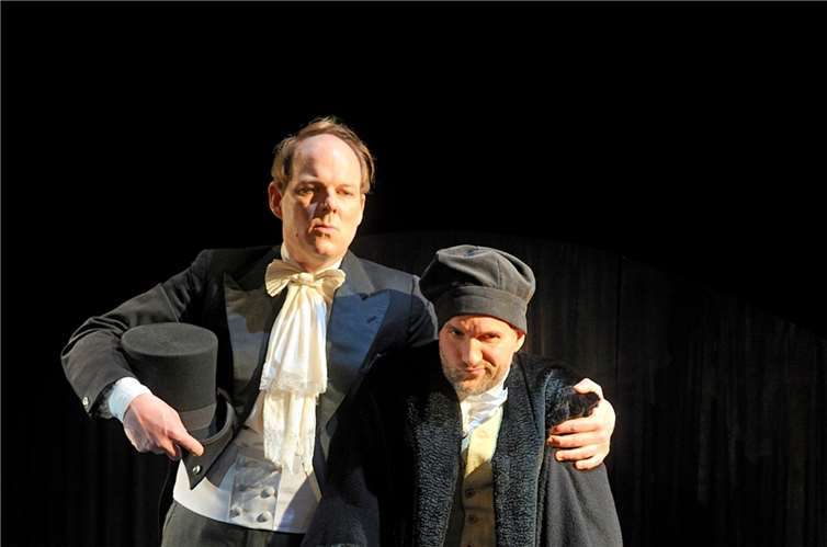 Alexander von Humboldt und Carl Friedrich Gauß treffen sich auf einem Kongress. Foto Friedhelm Schulz