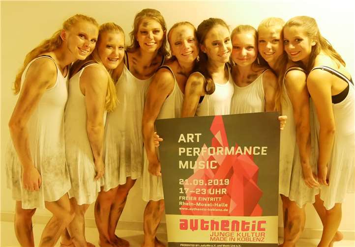 Alexandra Huiskens, Jana Rüntz, Nadja Rösch, Vivien Dix, Zoé Wilbert, Vianne Schmitz, Christin Dietz, Kira Maier, Hanna Milz (v.li.) sind „Herz Terz“.