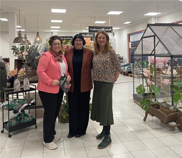 Alexandra Menge (Plants & Friends), Anette Moesta (Landtagsabgeordnete) und Heike Boomgaarden (Gartenbauingenieurin).Foto: Nicole Behr