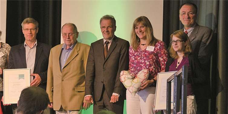 Alexandra Weber und Werner Groß nahmen die Urkunde entgegen.  Privat