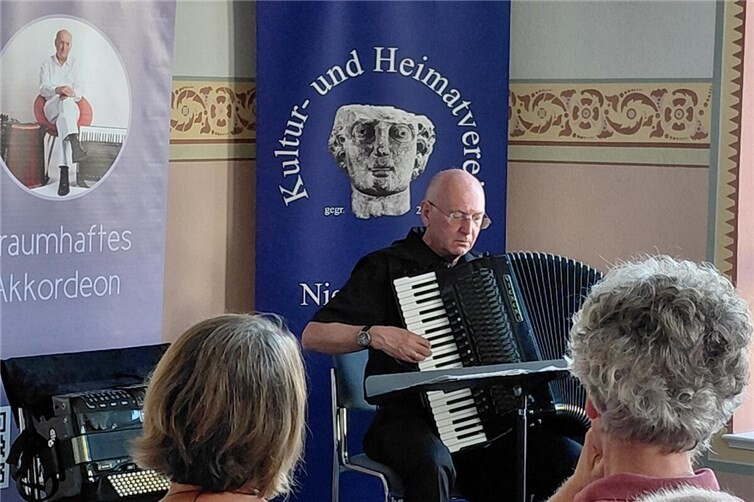 Alexandre Bytchkov beim eindrucksvollen Konzert in der ehem. Synagoge Niederzissen
