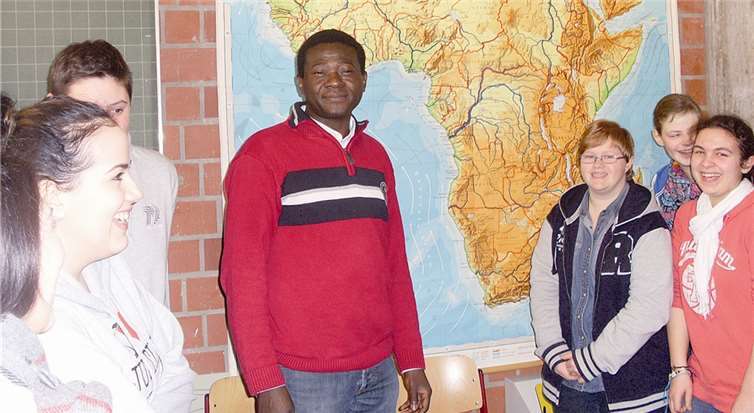 Alexandre Sessouma diskutierte mit der Abschlussklasse der Erich Kästner-Schule Realschule Plus.privat