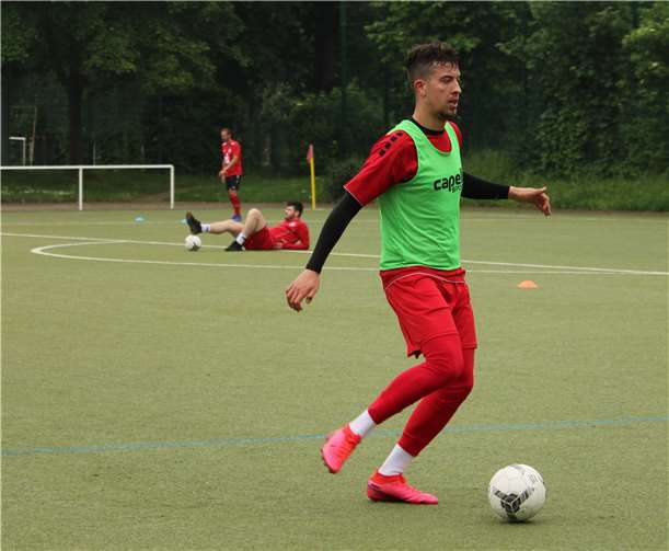 Alexandros Liontos trifft in der Vorbereitung auch auf seine ehemaligen Verein VfL Alfter.Foto: Martin Brand