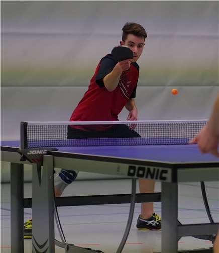 Alexej Oligschläger gewinnt das Spitzenspiel gegen Sebastian Seeling.