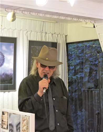 AlfreUdo alias Alfredo Kirchner imitierte Udo Lindenberg.Gemeinde Wachtberg/mm