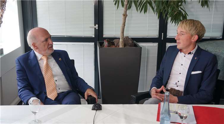 Alfred Adams im Gespräch mit Marc Ruland (re.). privat