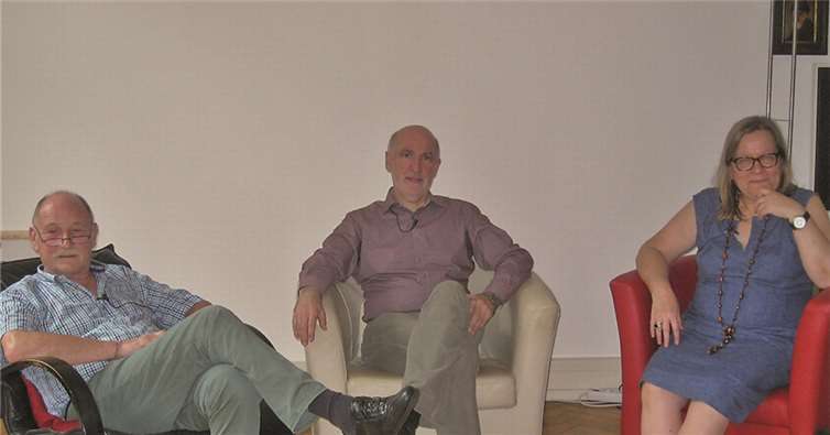 Alfred Adams mit Dipl. Päd.-Dipl. Psych. Werner Dinkelbach, Leiter des Instituts Rhein-Eifel GmbH und der PD Dr. rer. medic. Dipl.-Psych. Claudia Subic-Wrana, Ltd. Psychotherapeutin der Uni-Klinik Mainz, die sich gerne bereit erklärt hatten, ein Gespräch zum Thema Pädophilie zu führen. Aus diesem Grund traf man sich im Institut Rhein-Eifel GmbH. Privat