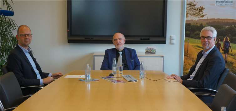 Alfred Adams traf sich mit Henning Schröder und Michael Schwippert für den Offenen Kanal zu einem Gespräch über den Tourismus in der Region und die Traumpfade im Besonderen. privat