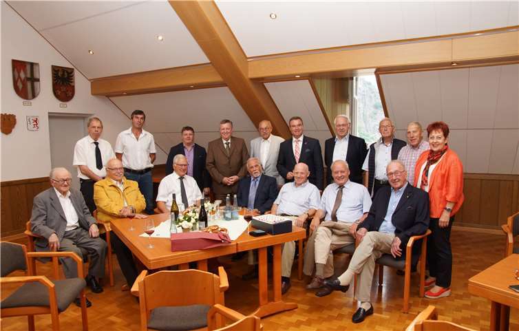 Alfred Conrady begrüßt seine Gäste im Sitzungssaal der Verbandsgemeinde Altenahr.privat