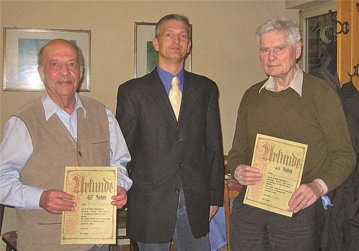 Alfred Dreibholz (l.) und Josef Schneidersmann (r.) (45-jährige Mitgliedschaft).privat