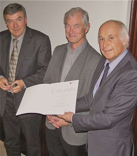 Alfred Hoff erhielt die Verdienstmedaille des DRK-Landesverbandes für langjährige Ehrenamtstätigkeit.Lothar Spitzley